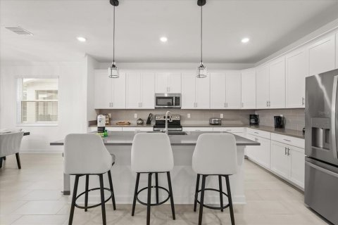 House in Davenport, Florida 6 bedrooms, 305.74 sq.m. № 2142182 - photo 6