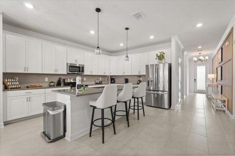 House in Davenport, Florida 6 bedrooms, 305.74 sq.m. № 2142182 - photo 7