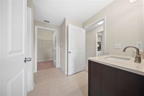 Condo in Celebration, Florida, 2 bedrooms  № 2230146 - photo 28