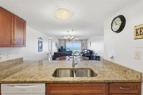 Condo in Redington Shores, Florida, 3 bedrooms  № 2217608 - photo 20