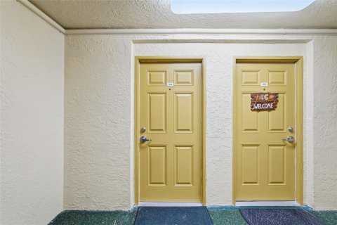 Condo in Redington Shores, Florida, 3 bedrooms  № 2217608 - photo 10