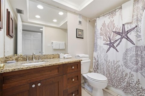 Condo in Redington Shores, Florida, 3 bedrooms  № 2217608 - photo 17