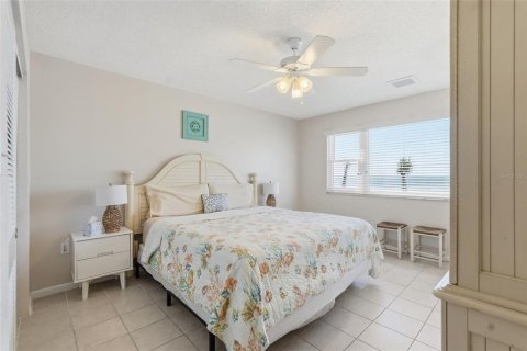 Condo in Redington Shores, Florida, 3 bedrooms  № 2217608 - photo 24