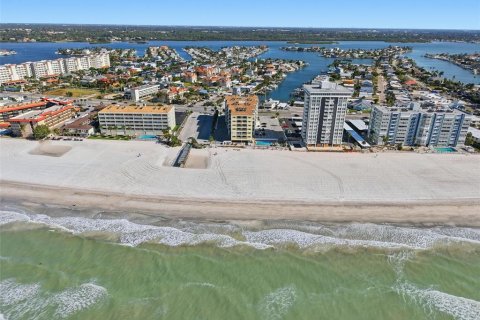 Condo in Redington Shores, Florida, 3 bedrooms  № 2217608 - photo 7