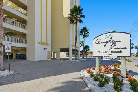 Condo in Redington Shores, Florida, 3 bedrooms  № 2217608