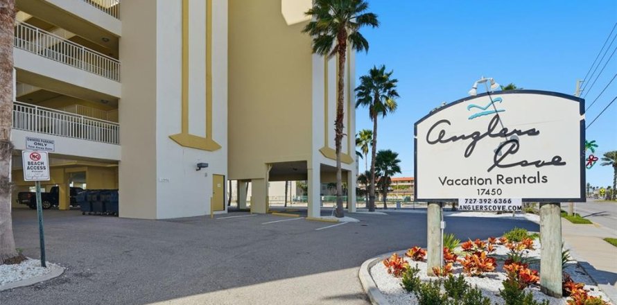 Condo in Redington Shores, Florida, 3 bedrooms  № 2217608