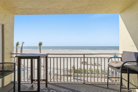 Condo in Redington Shores, Florida, 3 bedrooms  № 2217608 - photo 30