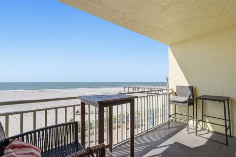 Condo in Redington Shores, Florida, 3 bedrooms  № 2217608 - photo 29