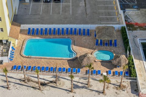 Condo in Redington Shores, Florida, 3 bedrooms  № 2217608 - photo 5
