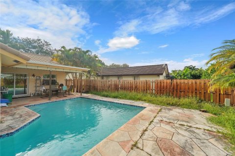 House in Coral Springs, Florida 3 bedrooms, 134.99 sq.m. № 1931025 - photo 20