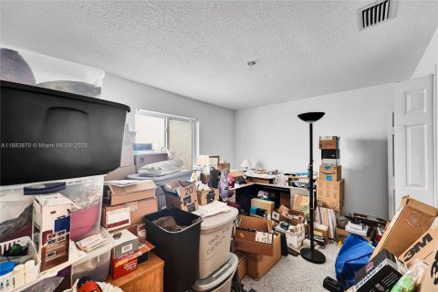 House in Coral Springs, Florida 3 bedrooms, 134.99 sq.m. № 1931025 - photo 15