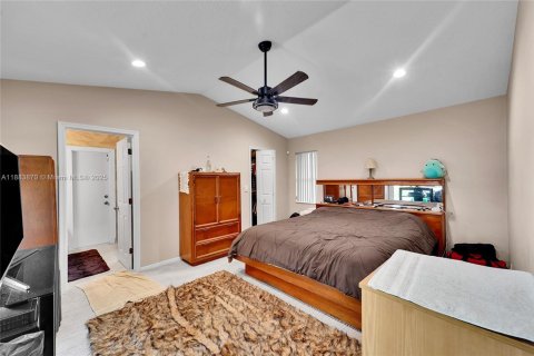 House in Coral Springs, Florida 3 bedrooms, 134.99 sq.m. № 1931025 - photo 16