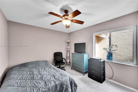 House in Coral Springs, Florida 3 bedrooms, 134.99 sq.m. № 1931025 - photo 14