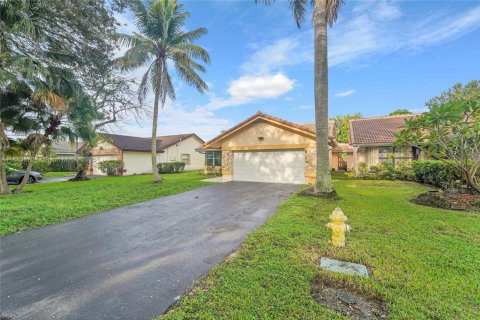 House in Coral Springs, Florida 3 bedrooms, 134.99 sq.m. № 1931025 - photo 3