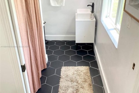 Снять в аренду коммерческую недвижимость в Майами, Флорида 46.45м2, № 1937249 - фото 9