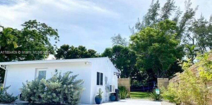 Коммерческая недвижимость в Майами, Флорида 46.45м2 № 1937249