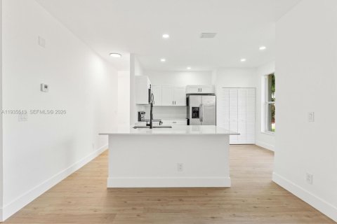 Купить виллу или дом в Коконат Крик, Флорида 4 спальни, 188.22м2, № 1995146 - фото 12