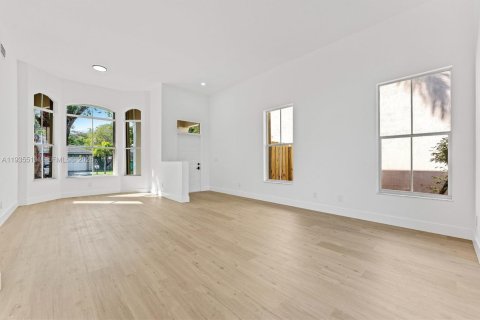 Купить виллу или дом в Коконат Крик, Флорида 4 спальни, 188.22м2, № 1995146 - фото 4