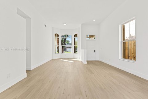 Купить виллу или дом в Коконат Крик, Флорида 4 спальни, 188.22м2, № 1995146 - фото 5