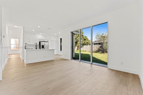 Купить виллу или дом в Коконат Крик, Флорида 4 спальни, 188.22м2, № 1995146 - фото 11