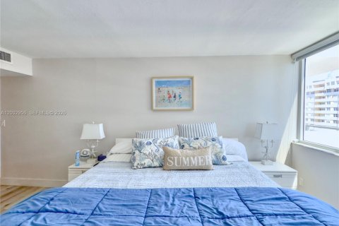 Снять в аренду кондоминиум в Халландейл-Бич, Флорида 2 спальни, 115.94м2, № 2066448 - фото 12