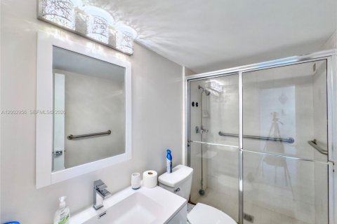 Снять в аренду кондоминиум в Халландейл-Бич, Флорида 2 спальни, 115.94м2, № 2066448 - фото 8