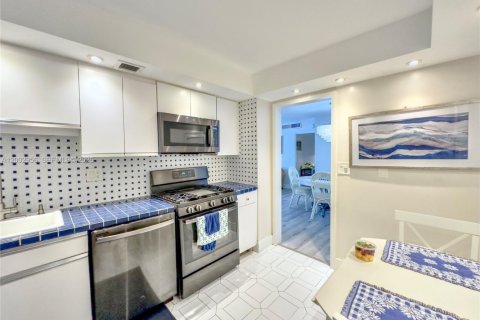 Снять в аренду кондоминиум в Халландейл-Бич, Флорида 2 спальни, 115.94м2, № 2066448 - фото 16