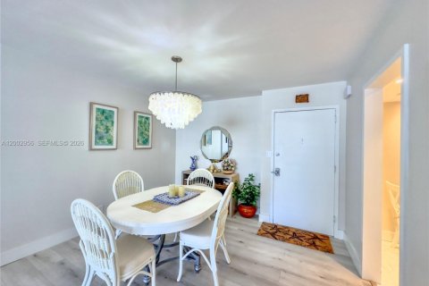 Снять в аренду кондоминиум в Халландейл-Бич, Флорида 2 спальни, 115.94м2, № 2066448 - фото 10