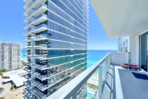 Снять в аренду кондоминиум в Халландейл-Бич, Флорида 2 спальни, 115.94м2, № 2066448 - фото 9