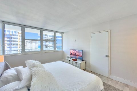 Снять в аренду кондоминиум в Халландейл-Бич, Флорида 2 спальни, 115.94м2, № 2066448 - фото 7