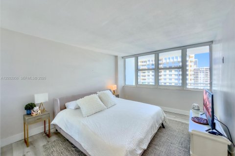 Снять в аренду кондоминиум в Халландейл-Бич, Флорида 2 спальни, 115.94м2, № 2066448 - фото 6