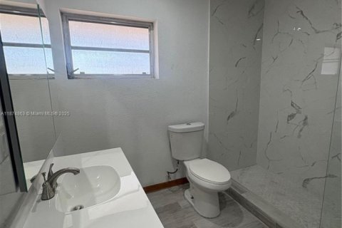 Casa en alquiler en Miami, Florida, 2 dormitorios, 308.06 m2 № 1924990 - foto 7