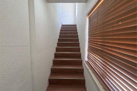 Casa en alquiler en Miami, Florida, 2 dormitorios, 308.06 m2 № 1924990 - foto 24