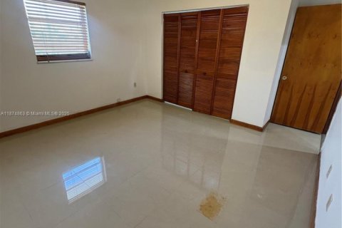 Casa en alquiler en Miami, Florida, 2 dormitorios, 308.06 m2 № 1924990 - foto 11