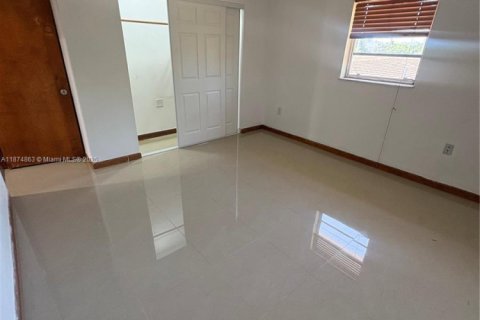 Casa en alquiler en Miami, Florida, 2 dormitorios, 308.06 m2 № 1924990 - foto 18