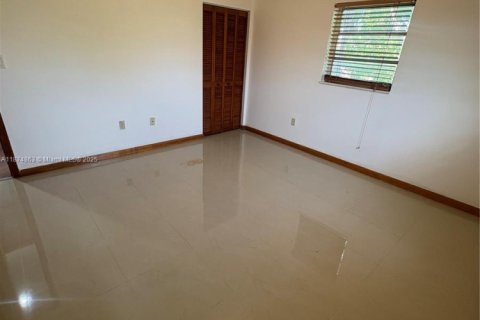 Casa en alquiler en Miami, Florida, 2 dormitorios, 308.06 m2 № 1924990 - foto 13