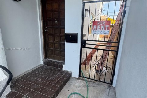 Casa en alquiler en Miami, Florida, 2 dormitorios, 308.06 m2 № 1924990 - foto 23