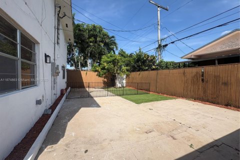 Casa en alquiler en Miami, Florida, 2 dormitorios, 308.06 m2 № 1924990 - foto 26
