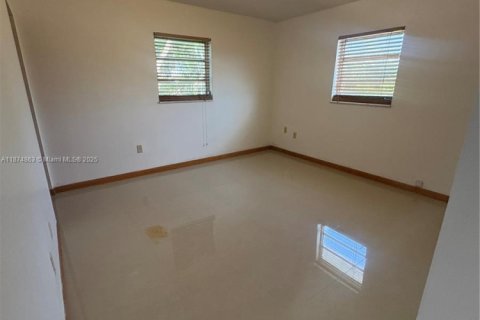 Casa en alquiler en Miami, Florida, 2 dormitorios, 308.06 m2 № 1924990 - foto 10