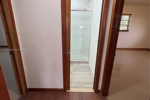 Casa en alquiler en Miami, Florida, 2 dormitorios, 308.06 m2 № 1924990 - foto 9