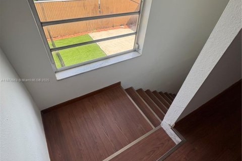 Casa en alquiler en Miami, Florida, 2 dormitorios, 308.06 m2 № 1924990 - foto 21