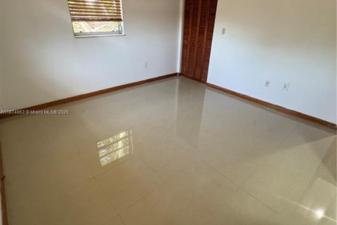 Casa en alquiler en Miami, Florida, 2 dormitorios, 308.06 m2 № 1924990 - foto 20