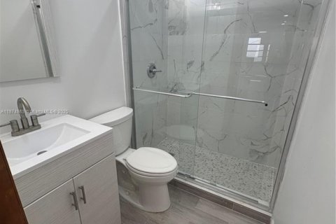 Casa en alquiler en Miami, Florida, 2 dormitorios, 308.06 m2 № 1924990 - foto 14