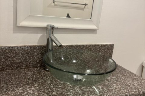 Снять в аренду кондоминиум в Хайалиа, Флорида 1 спальня, 80.82м2, № 1989489 - фото 5