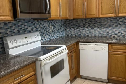 Снять в аренду кондоминиум в Хайалиа, Флорида 1 спальня, 80.82м2, № 1989489 - фото 2