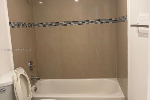 Снять в аренду кондоминиум в Хайалиа, Флорида 1 спальня, 80.82м2, № 1989489 - фото 6