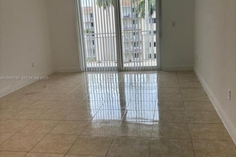 Снять в аренду кондоминиум в Хайалиа, Флорида 1 спальня, 80.82м2, № 1989489 - фото 3