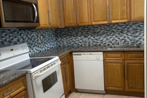 Снять в аренду кондоминиум в Хайалиа, Флорида 1 спальня, 80.82м2, № 1989489 - фото 1