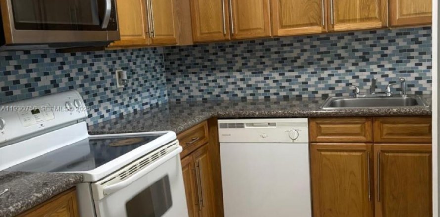 Кондоминиум с 1 спальней в Хайалиа, Флорида № 1989489