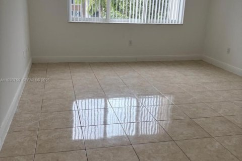 Снять в аренду кондоминиум в Хайалиа, Флорида 1 спальня, 80.82м2, № 1989489 - фото 4
